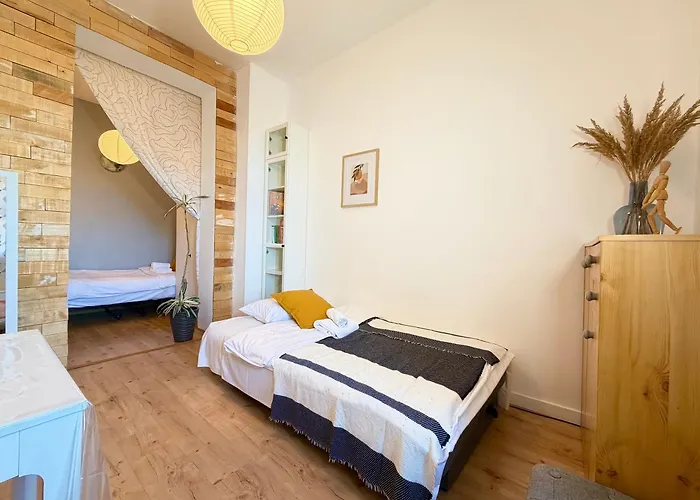 Dabrowskiego Centre By Bookinghost